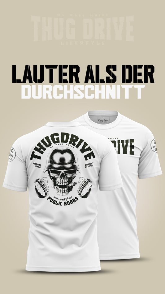 Das Thug Drive Shirt in Weiß mit Schwarzem Print: Klassische Eleganz trifft auf rebellischen Stil