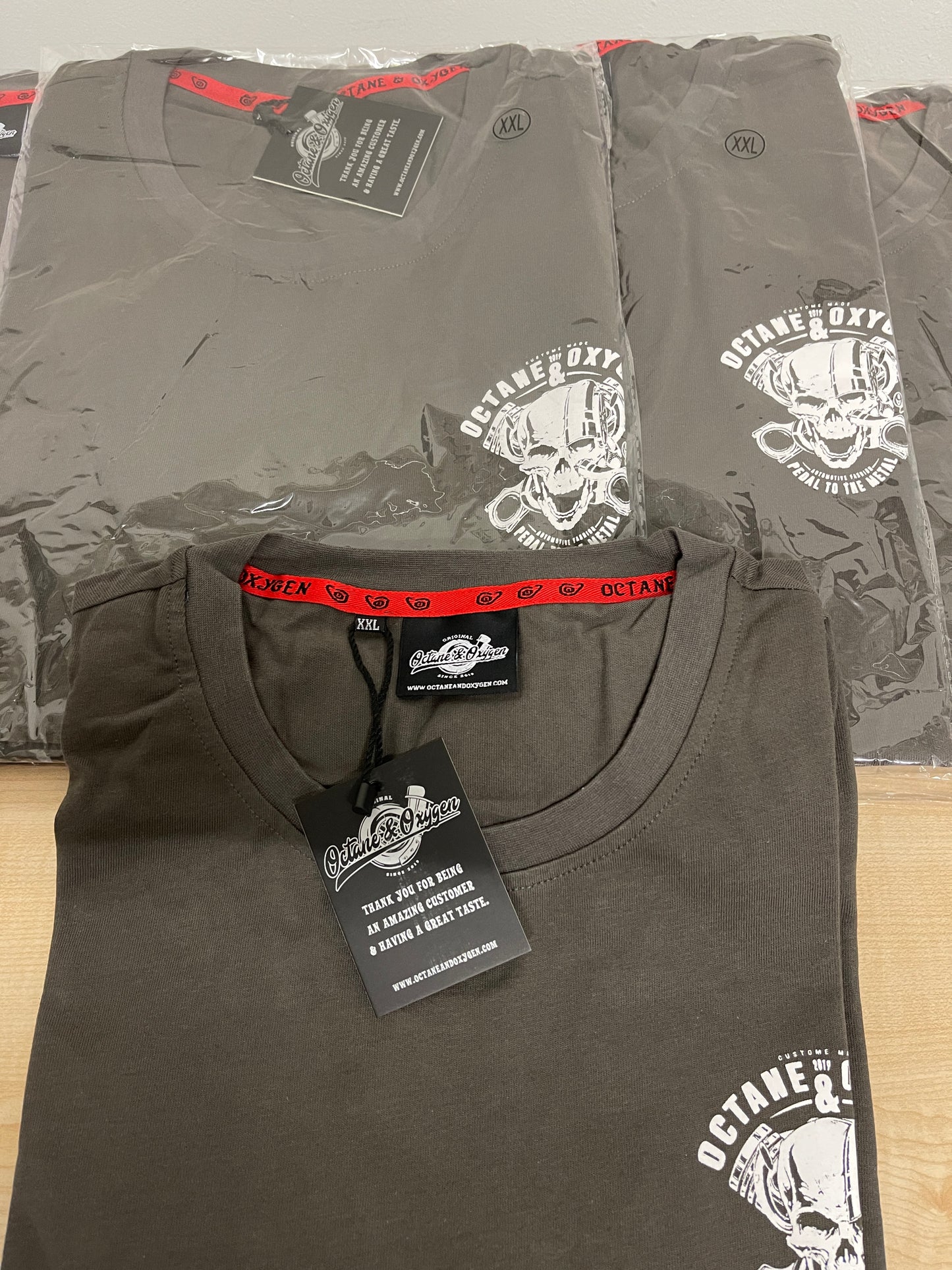 T-Shirt Turbo Skull in Asphalt Grau / Weiß
